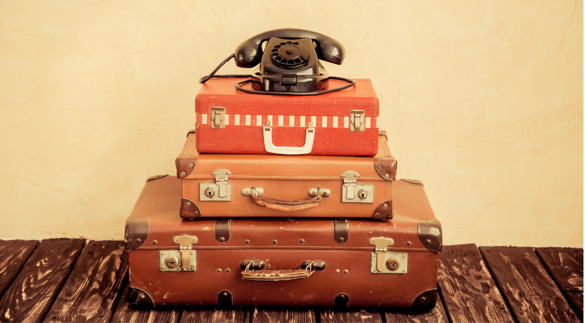 agence_de_voyage_lyon_valises_et_telephone