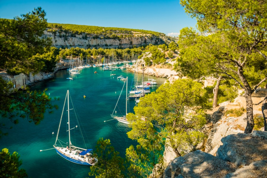 Quelle est la meilleure façon de profiter des calanques de Marseille ?